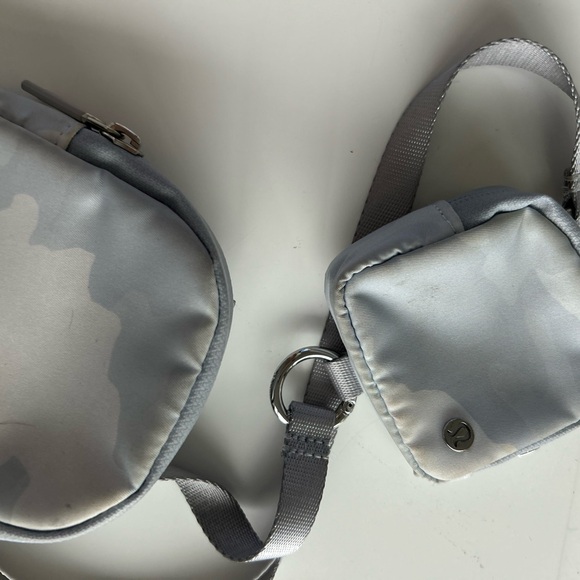 lULULEMON Cross Body Bag - Picture 2 of 4